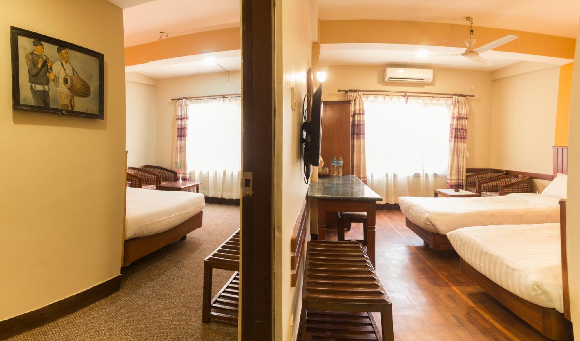Little Nepal Inn Kathmandu Bagian luar foto