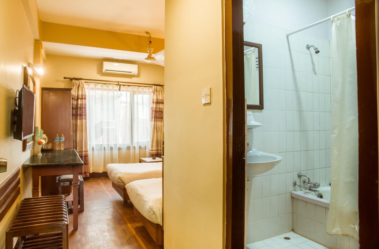 Little Nepal Inn Kathmandu Bagian luar foto