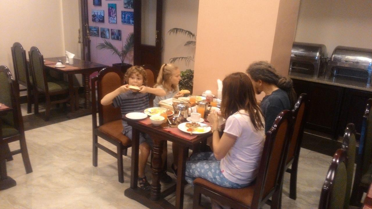 Little Nepal Inn Kathmandu Bagian luar foto